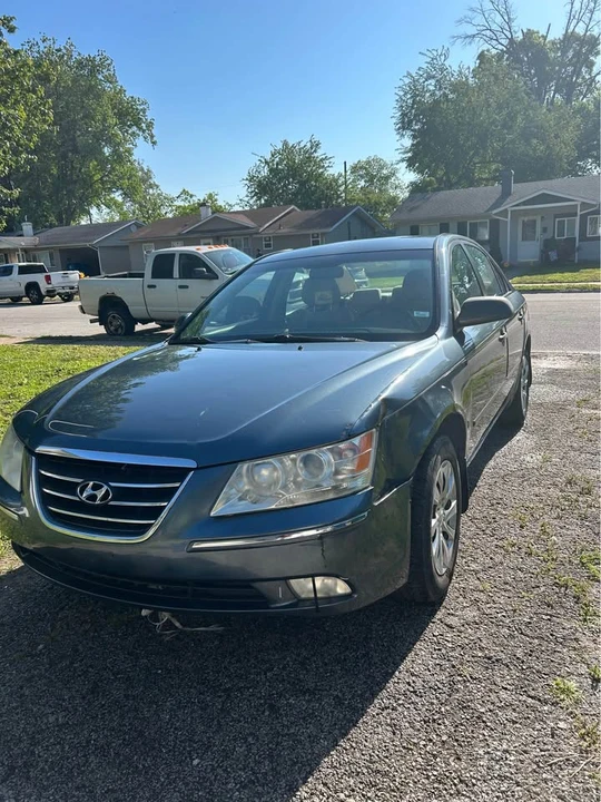 2009 Hyundai Sonata - Image 2 of 9