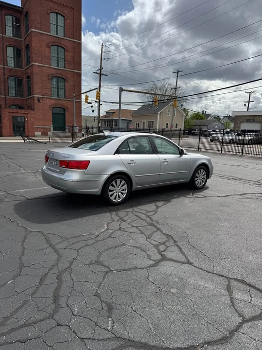 2009 Hyundai Sonata - Image 5 of 14