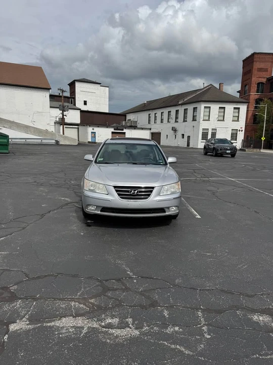 2009 Hyundai Sonata - Image 2 of 14