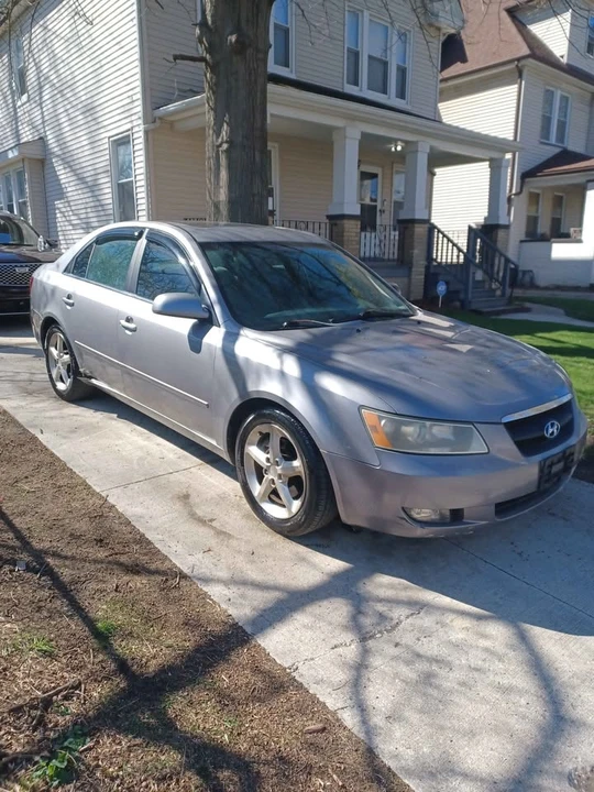 2009 Hyundai Sonata - Image 4 of 19