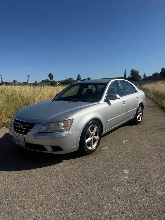 2009 Hyundai Sonata - Image 2 of 8