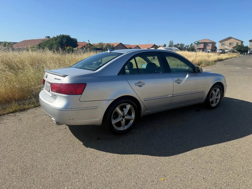 2009 Hyundai Sonata - Image 4 of 8