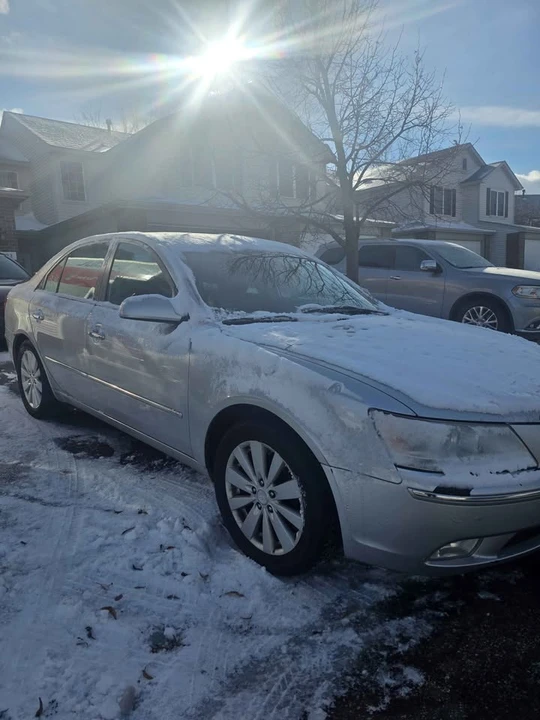 2009 Hyundai Sonata - Image 2 of 12