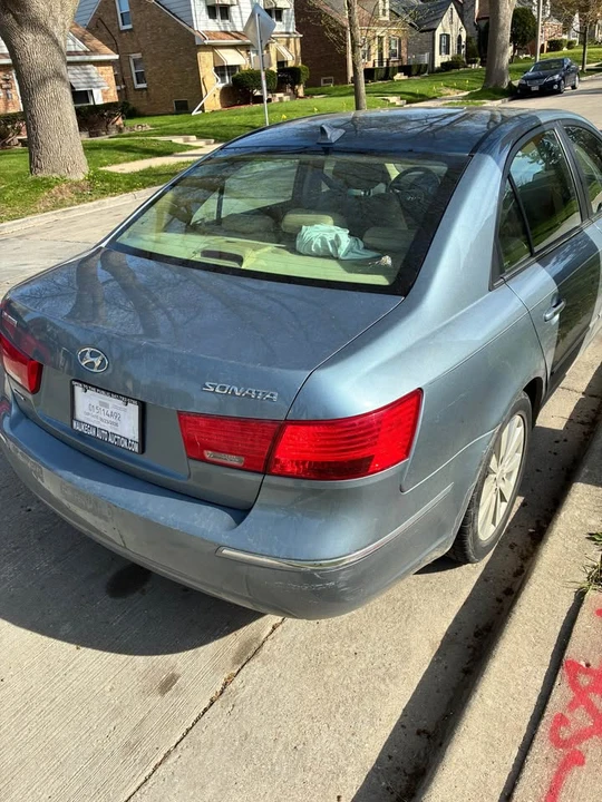 2009 Hyundai Sonata - Image 2 of 3