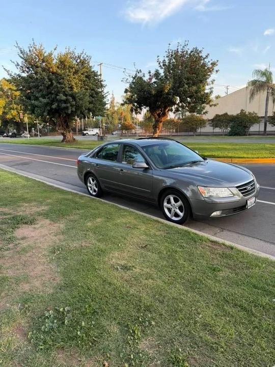 2009 Hyundai Sonata - Image 2 of 12