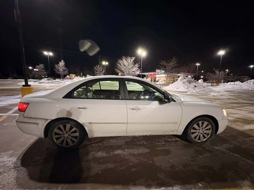 2009 Hyundai Sonata - Image 2 of 11