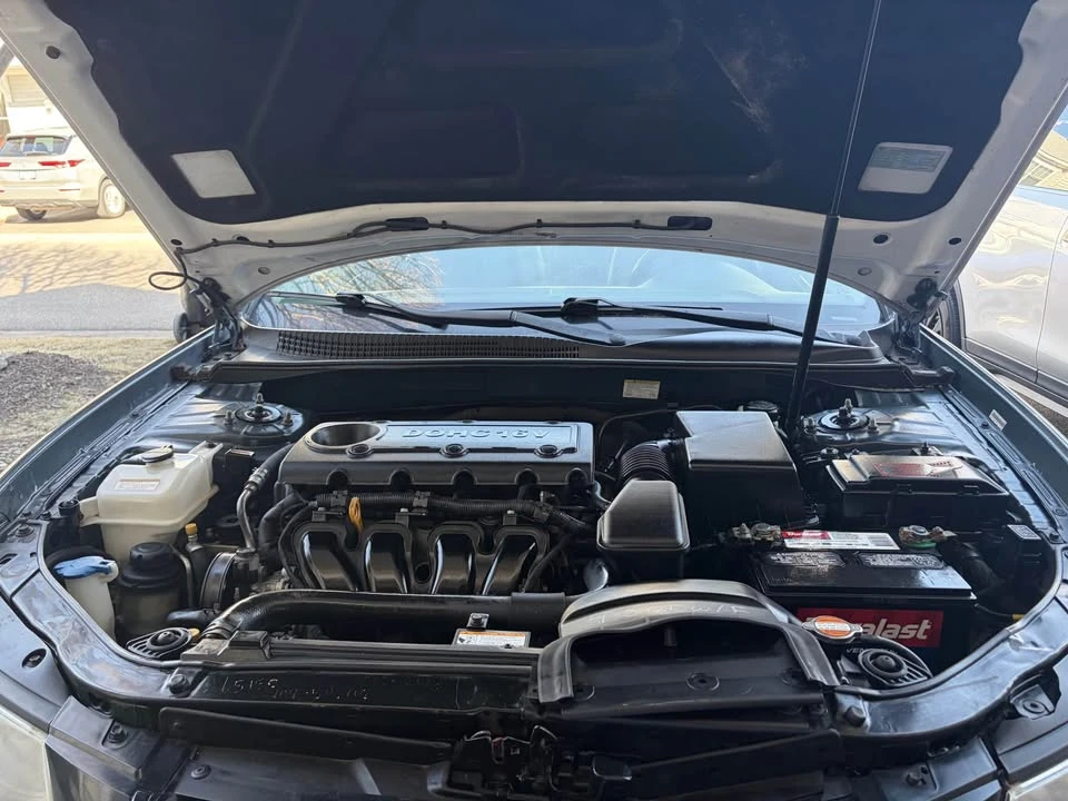 2009 Hyundai Sonata - Image 2 of 9