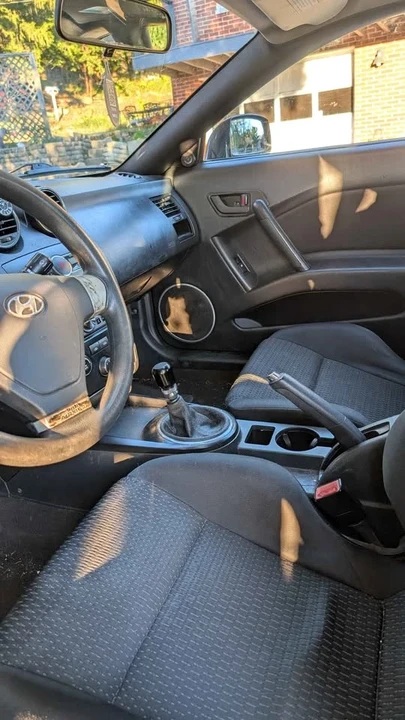 2009 Hyundai Tiburon - Image 5 of 9