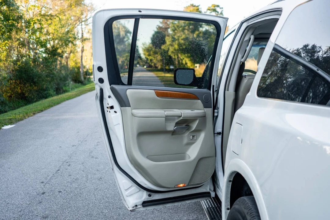 2009 Infiniti QX80 - Image 15 of 21