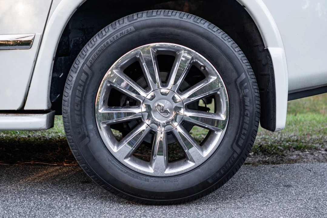 2009 Infiniti QX80 - Image 8 of 21