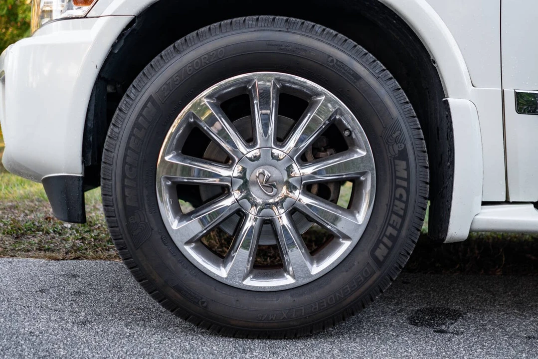 2009 Infiniti QX80 - Image 9 of 21