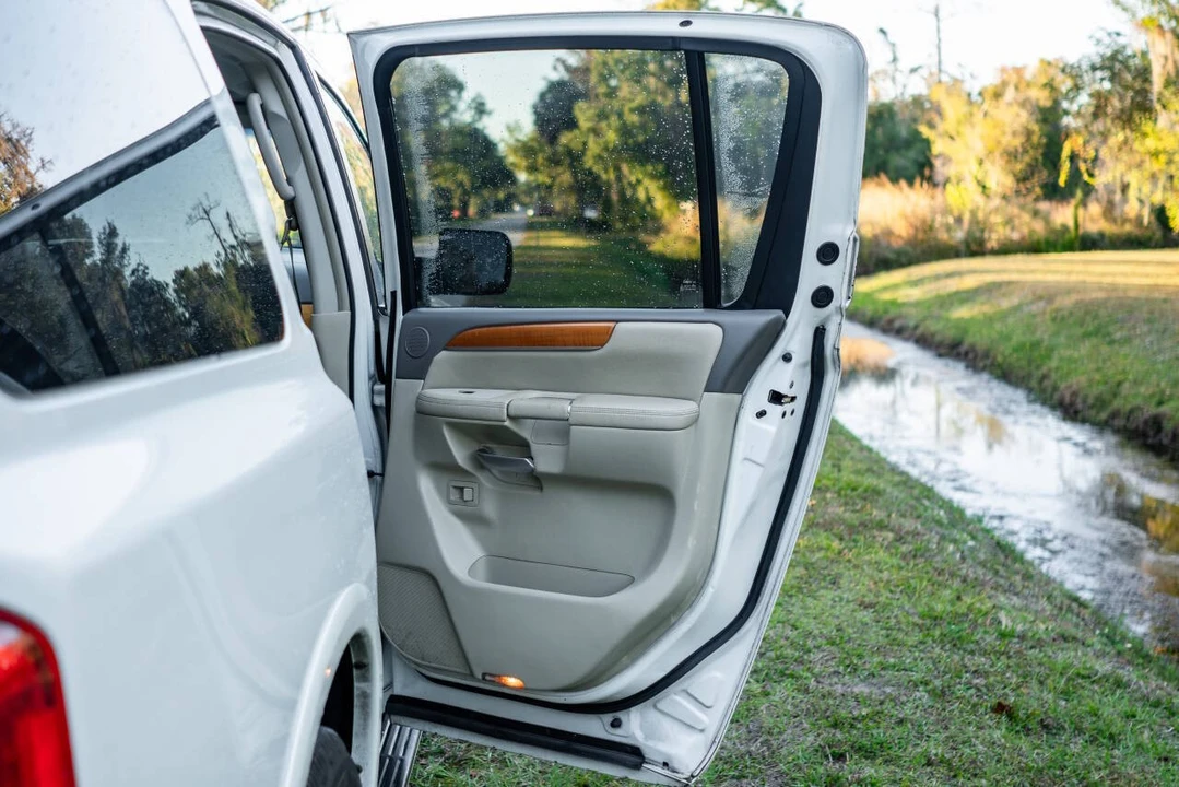 2009 Infiniti QX80 - Image 13 of 21