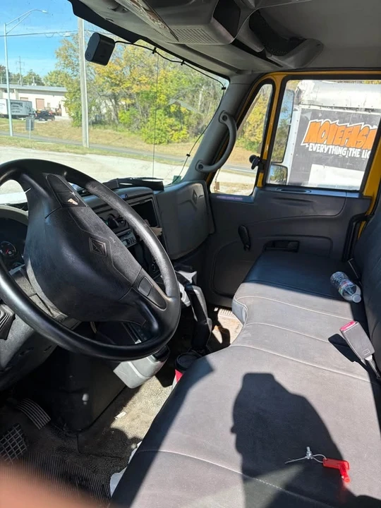 2009 International 4300 - Image 6 of 7