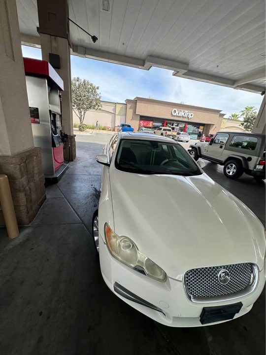 2009 Jaguar XE - Image 4 of 11