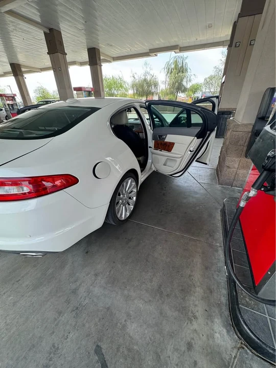 2009 Jaguar XE - Image 10 of 11