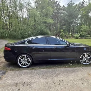 2009 Jaguar XF Luxury Sedan 4D