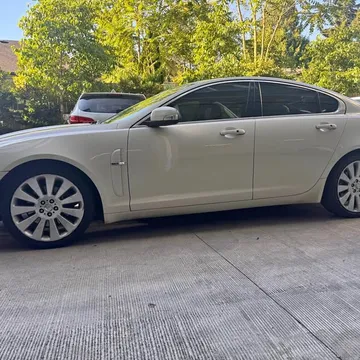 2009 Jaguar XF Luxury Sedan 4D