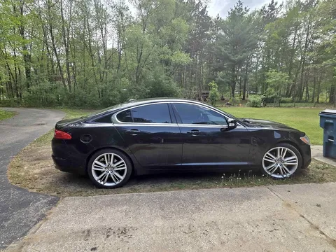 2009 Jaguar XF Premium Luxury Sedan 4D