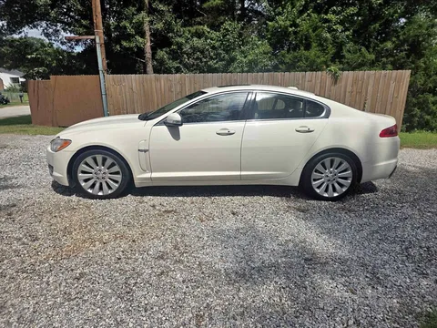 2009 Jaguar XF Premium Luxury Sedan 4D