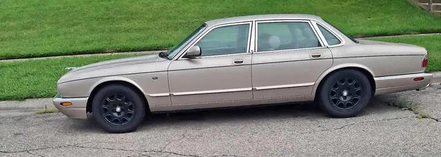 2009 Jaguar XJ XJ8 Sedan 4D