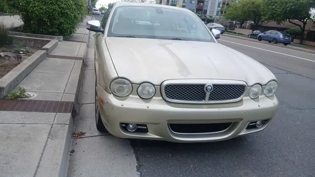 2009 Jaguar XJ Gold