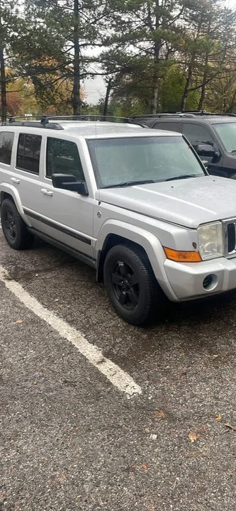 2009 Jeep Commander - Image 2 of 4