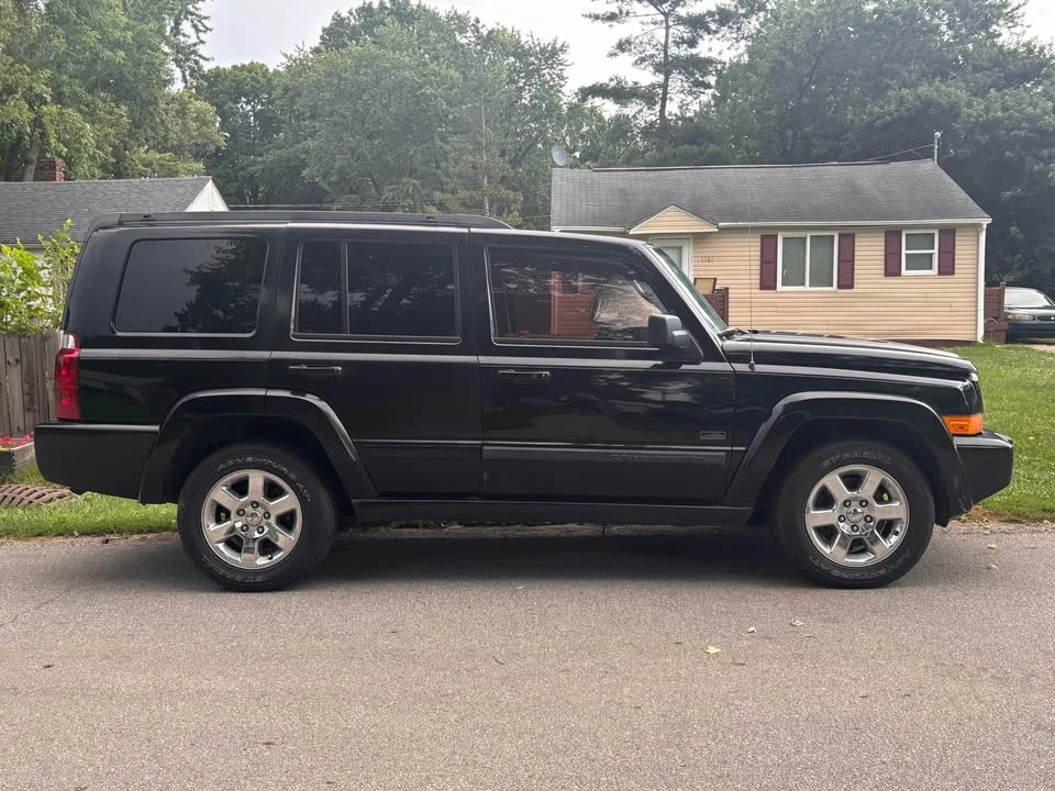 2009 Jeep Commander - Image 2 of 10