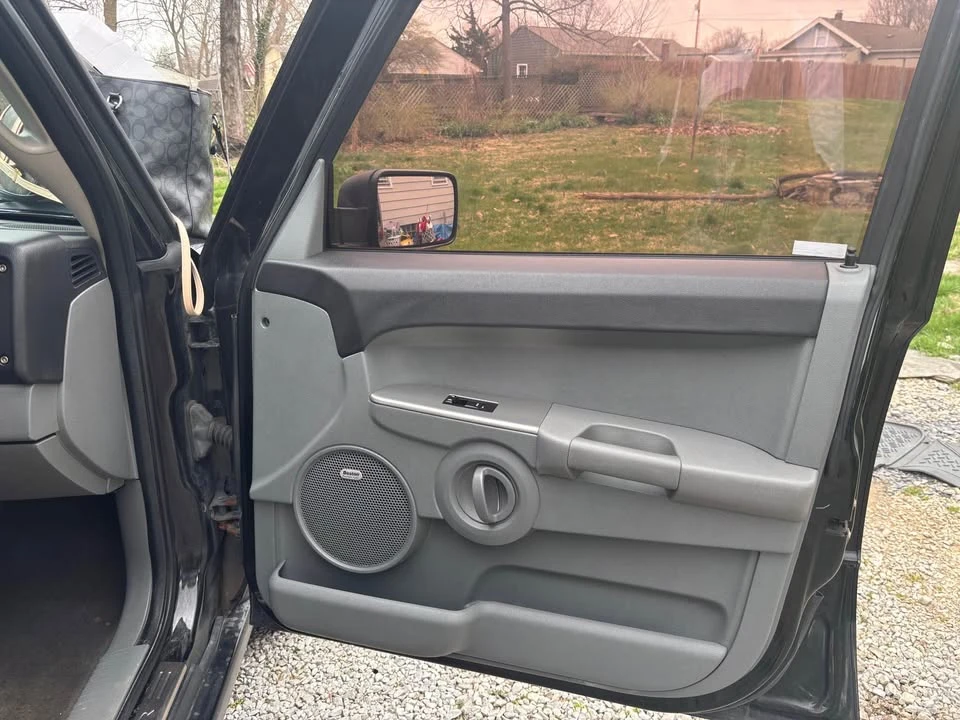 2009 Jeep Commander - Image 9 of 10