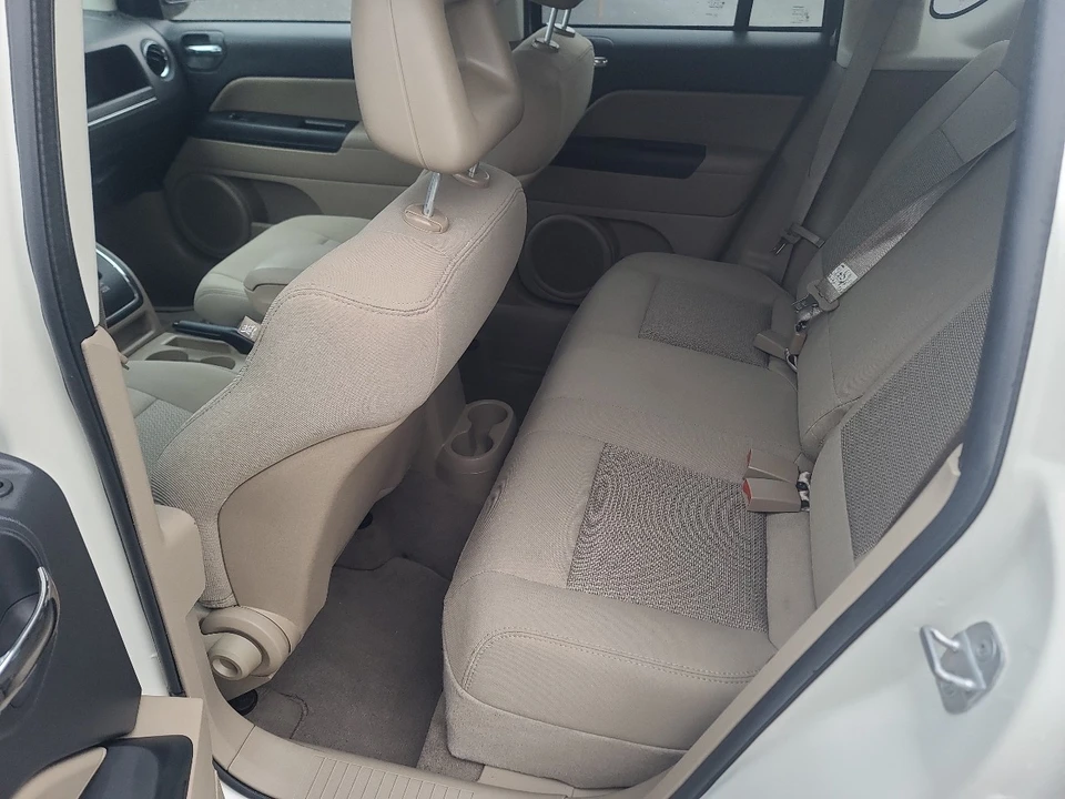 2009 Jeep Compass - Image 11 of 20