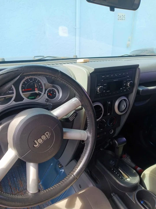 2009 Jeep Wagoneer - Image 2 of 6