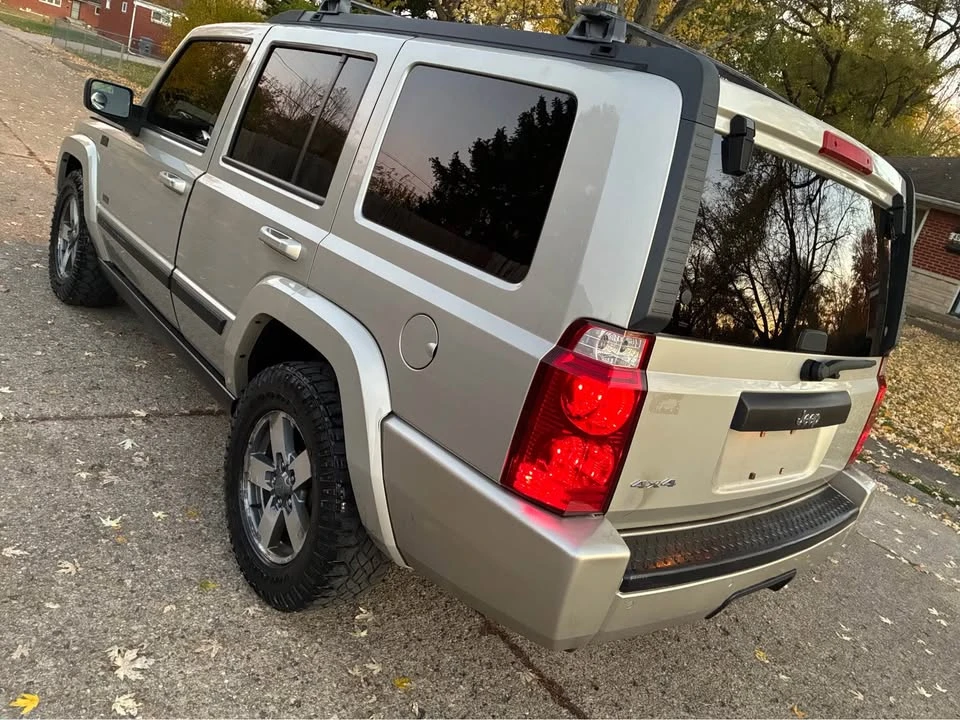 2009 Jeep Commander - Image 2 of 10