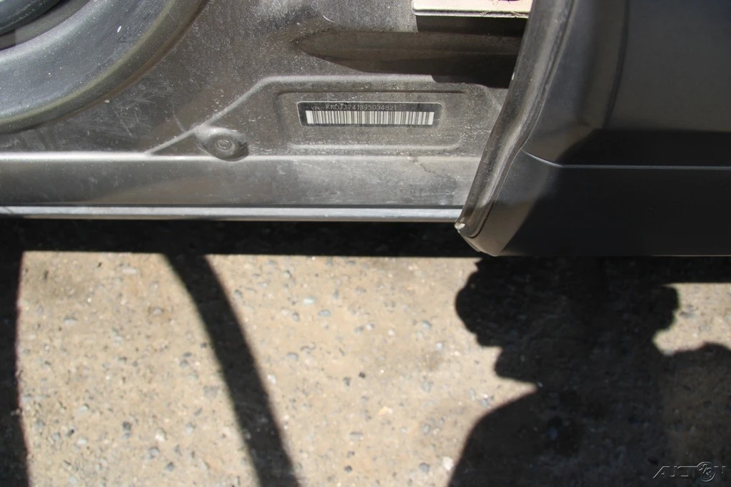 2009 Kia - Image 12 of 21