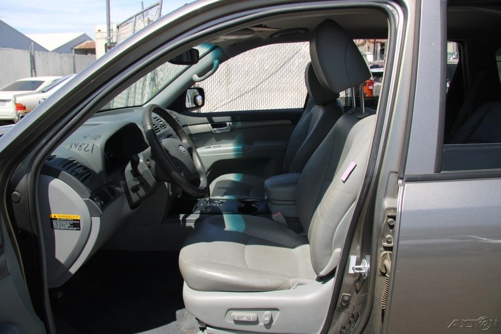 2009 Kia - Image 14 of 21