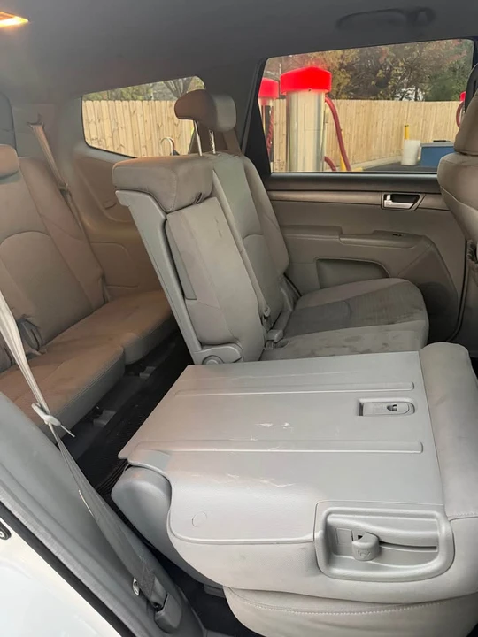 2009 Kia Sorento - Image 6 of 8