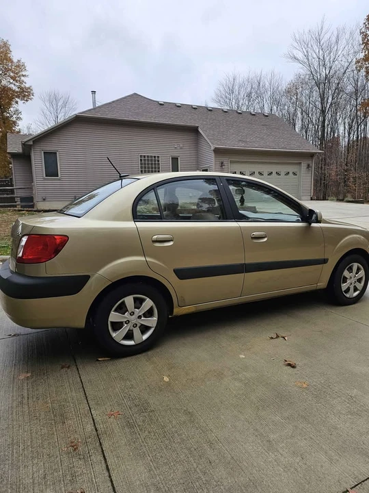 2009 Kia Rio - Image 3 of 10