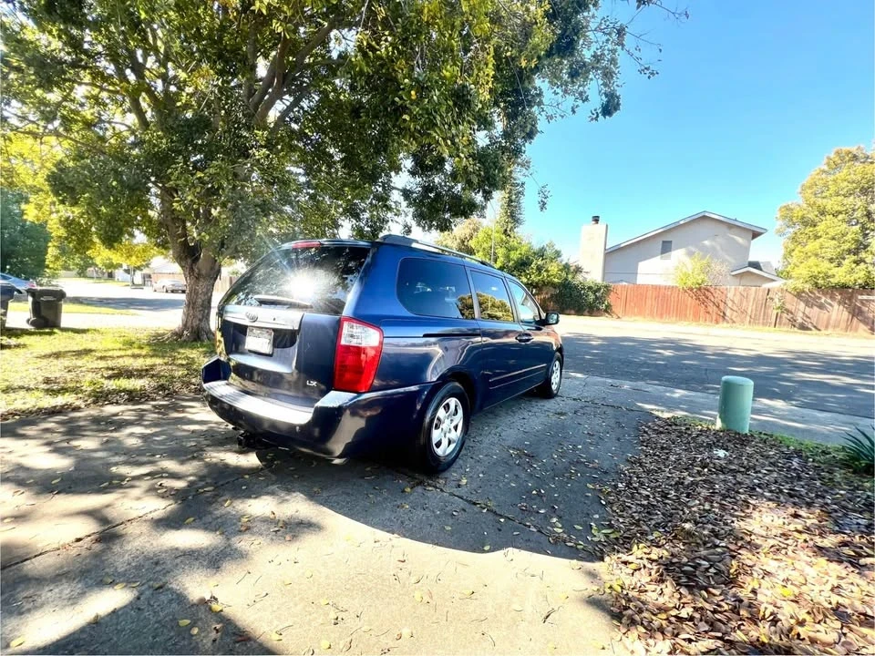 2009 Kia Carnival - Image 3 of 11