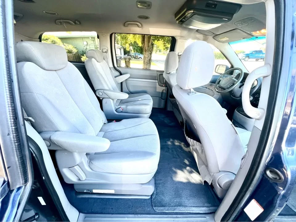 2009 Kia Carnival - Image 7 of 11