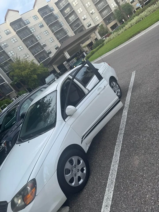 2009 Kia Spectra - Image 2 of 2