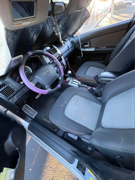2009 Kia Spectra - Image 4 of 10