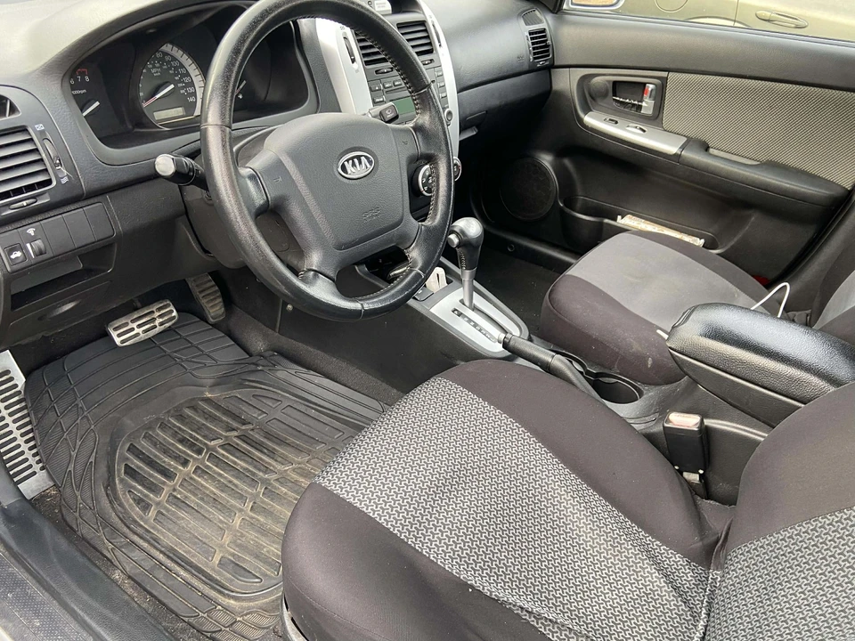 2009 Kia Spectra - Image 5 of 8
