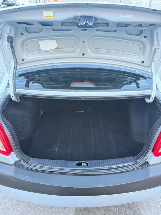 2009 Kia Rio - Image 10 of 17