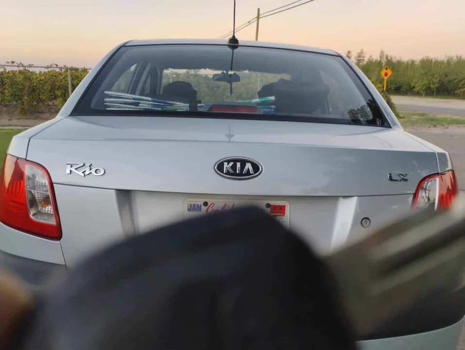 2009 Kia Rio - Image 3 of 8