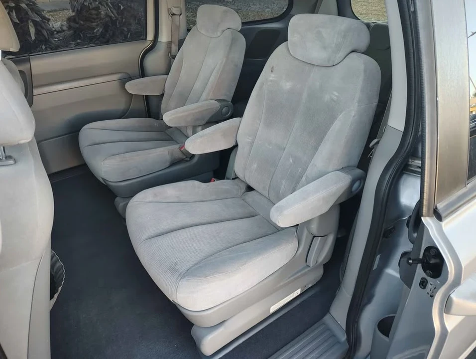 2009 Kia Carnival - Image 12 of 13