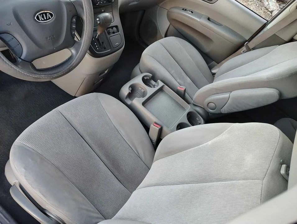 2009 Kia Carnival - Image 11 of 13