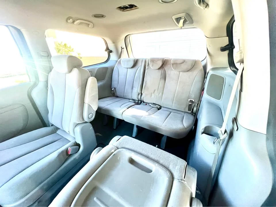 2009 Kia Carnival - Image 7 of 12