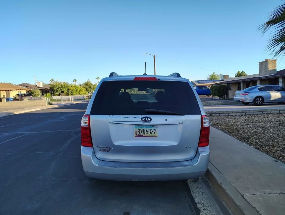 2009 Kia Carnival - Image 4 of 13