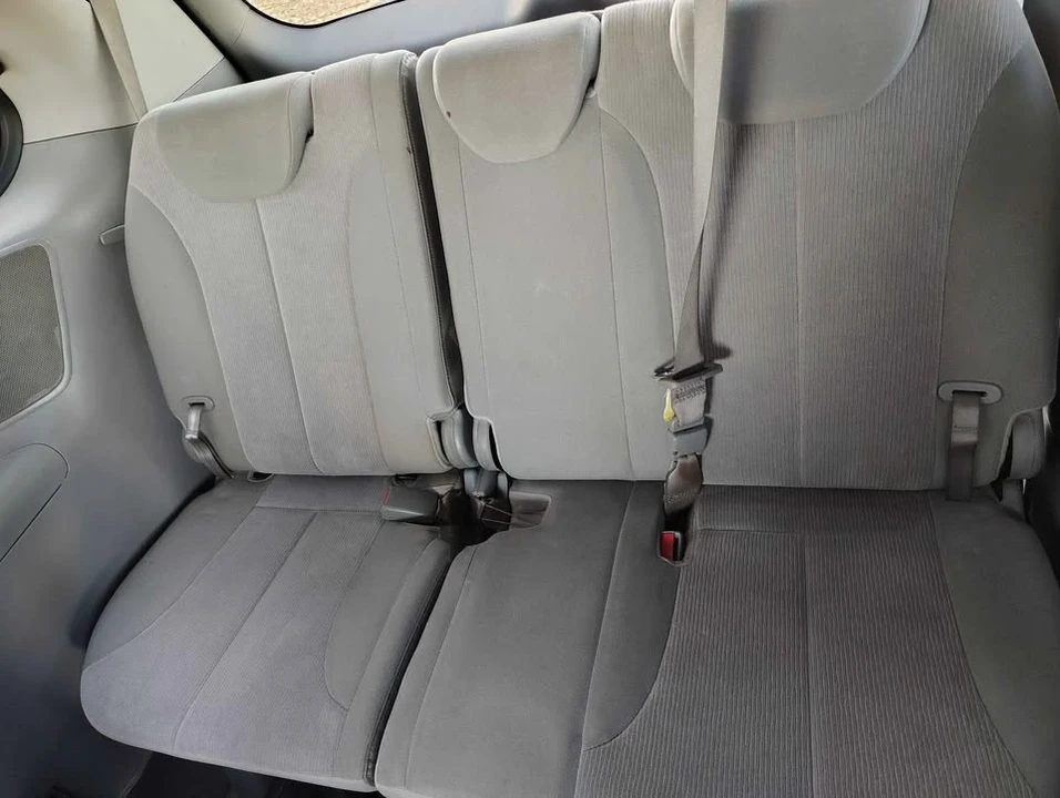 2009 Kia Carnival - Image 13 of 13