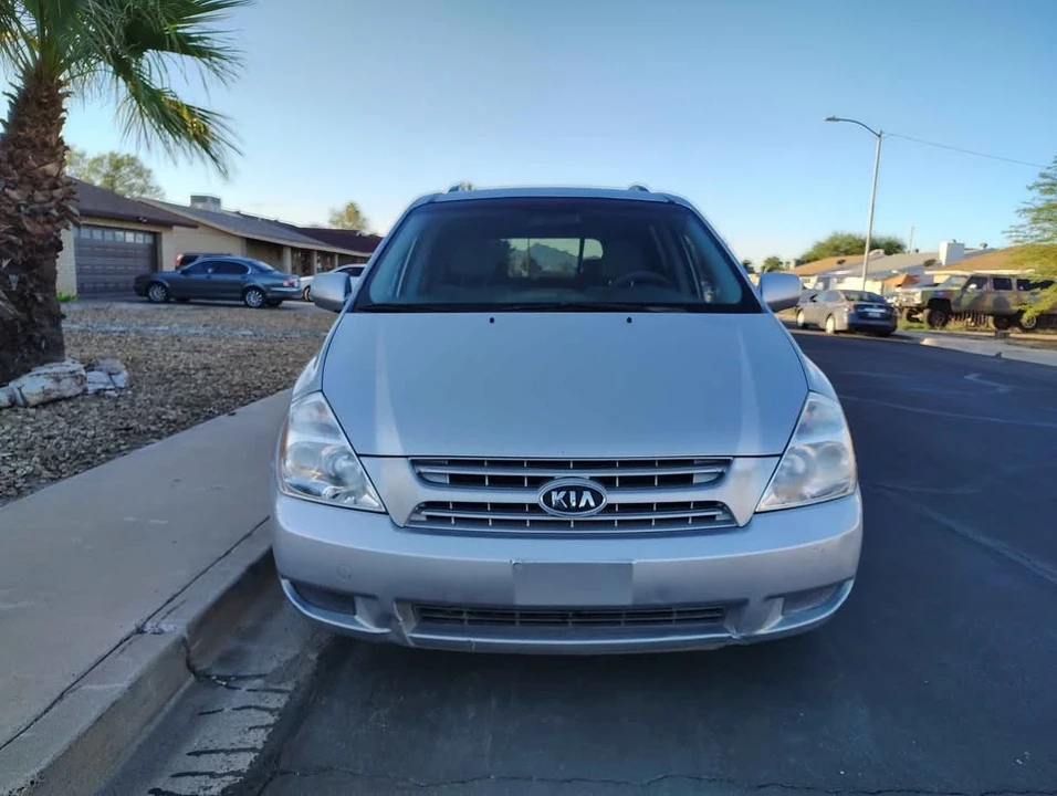2009 Kia Carnival - Image 8 of 13