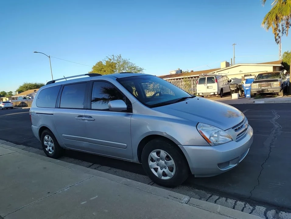 2009 Kia Carnival - Image 7 of 13