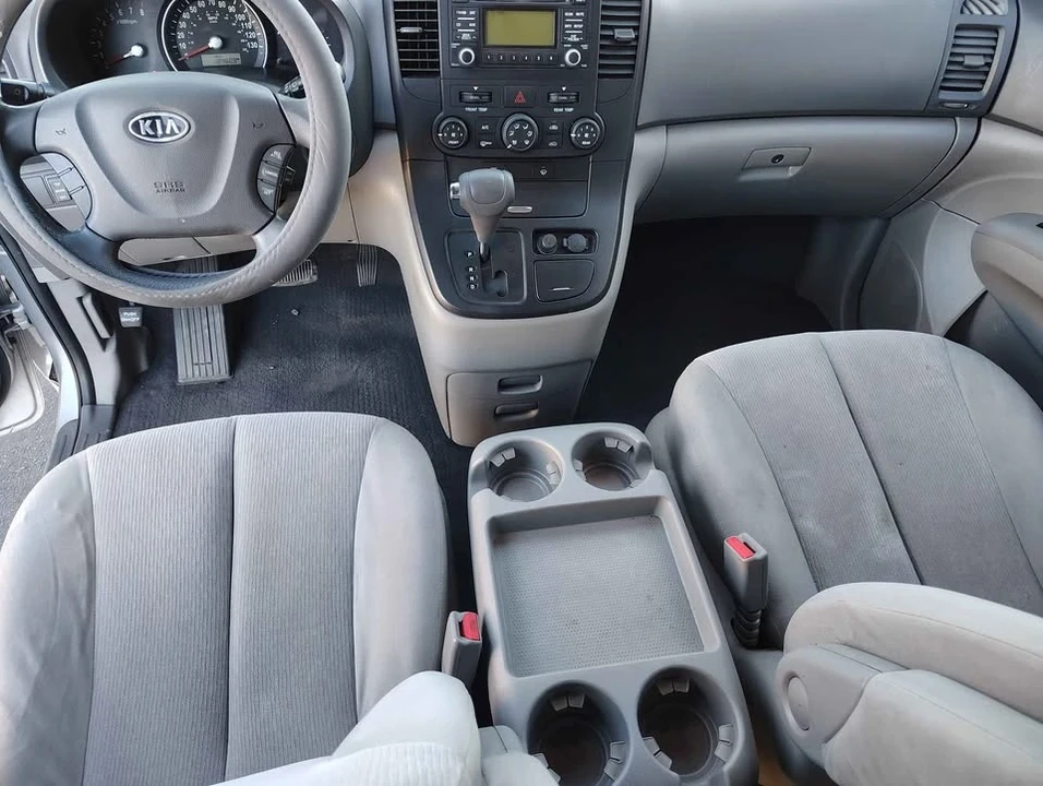 2009 Kia Carnival - Image 9 of 13